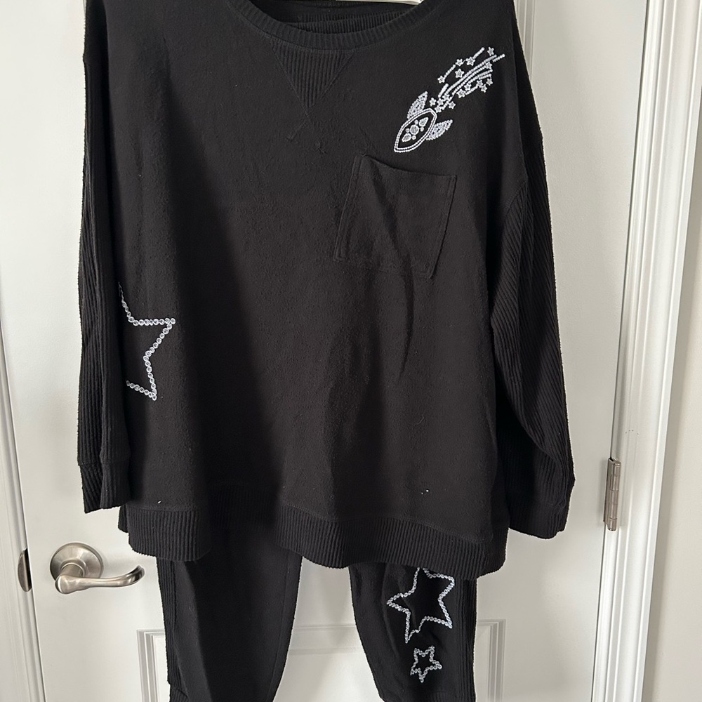 Torrid sleep Black Star Embroidered Lounge Set
